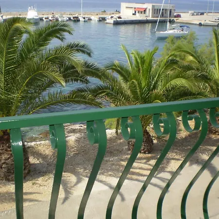 Smil - 30 M From Sea Apartment Sucuraj