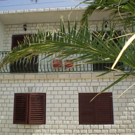 Apartment Smil - 30 M From Sea Sucuraj